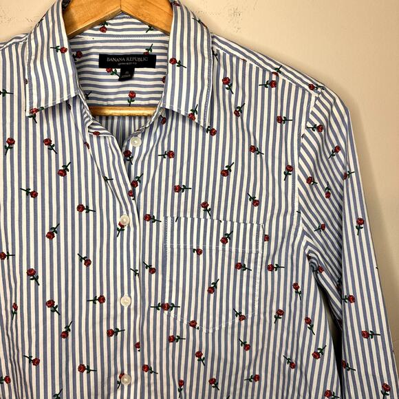 Banana Republic Quinn Boy Fit Roses Blue White Striped Shirt Women's Size S - Picture 2 of 8
